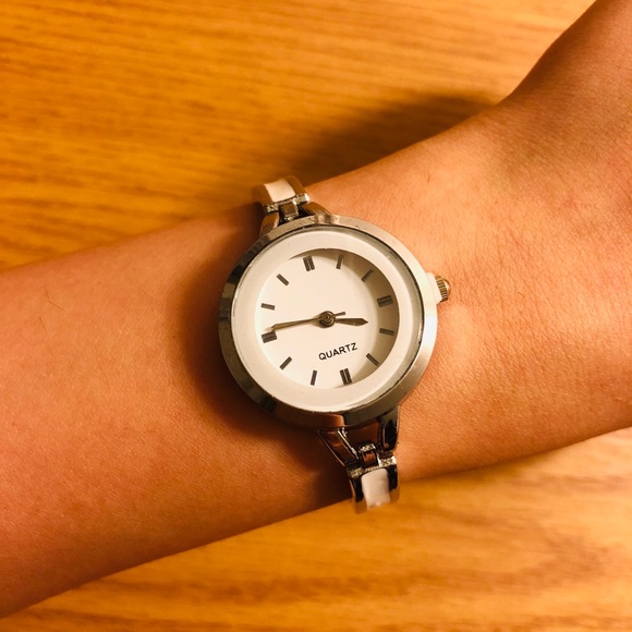 Silver white bracelet watch - Picture 1 of 4